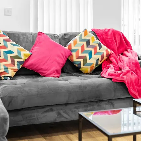 Two Bedroom Apartment- One Choice Stays- Jq