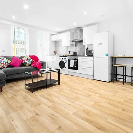 Two Bedroom Apartment- One Choice Stays- Jq *
